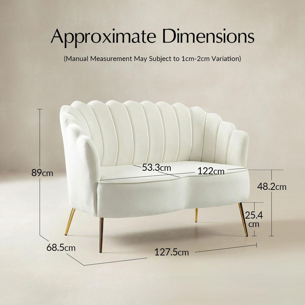Ariel 2-Sitzer-Sofa aus Samt mit Muschelsilhouette und goldfarbenen Beinen