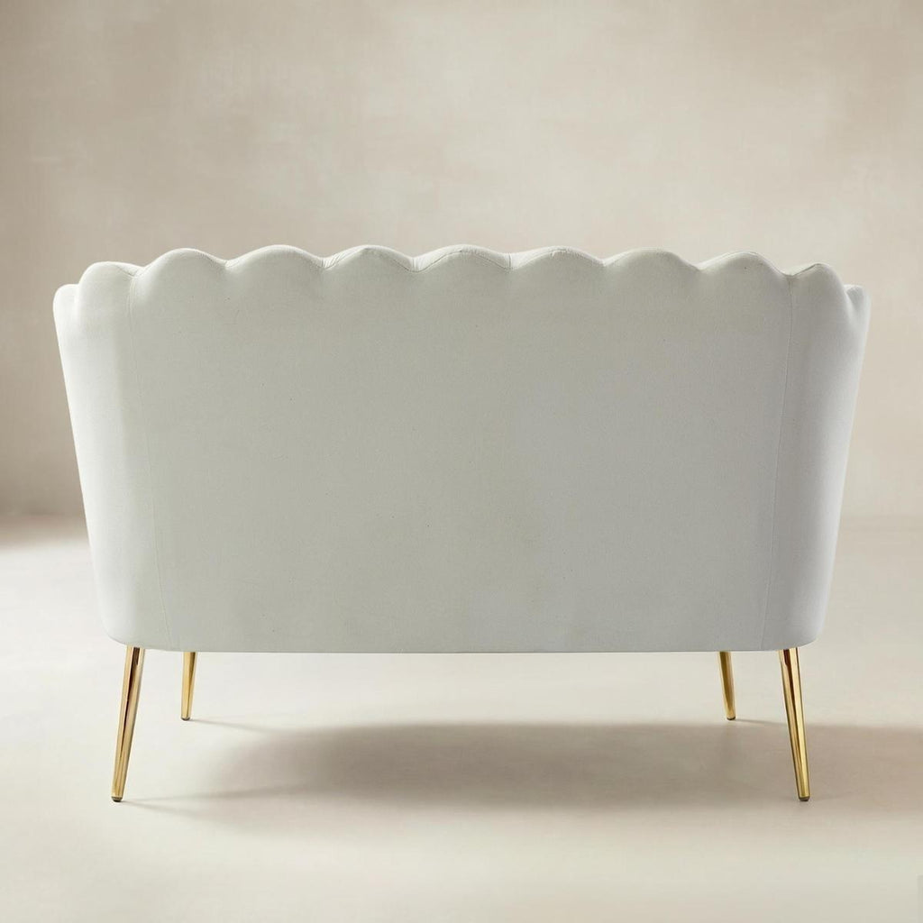 Ariel 2-Sitzer-Sofa aus Samt mit Muschelsilhouette und goldfarbenen Beinen