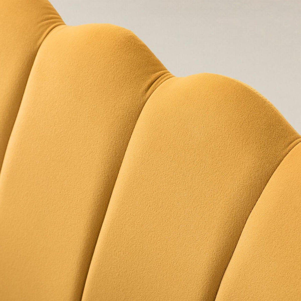 Ariel 2-Sitzer-Sofa aus Samt mit Muschelsilhouette und goldfarbenen Beinen