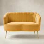 Ariel 2-Sitzer-Sofa aus Samt mit Muschelsilhouette und goldfarbenen Beinen