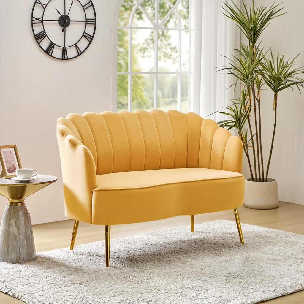 Ariel 2-Sitzer-Sofa aus Samt mit Muschelsilhouette und goldfarbenen Beinen