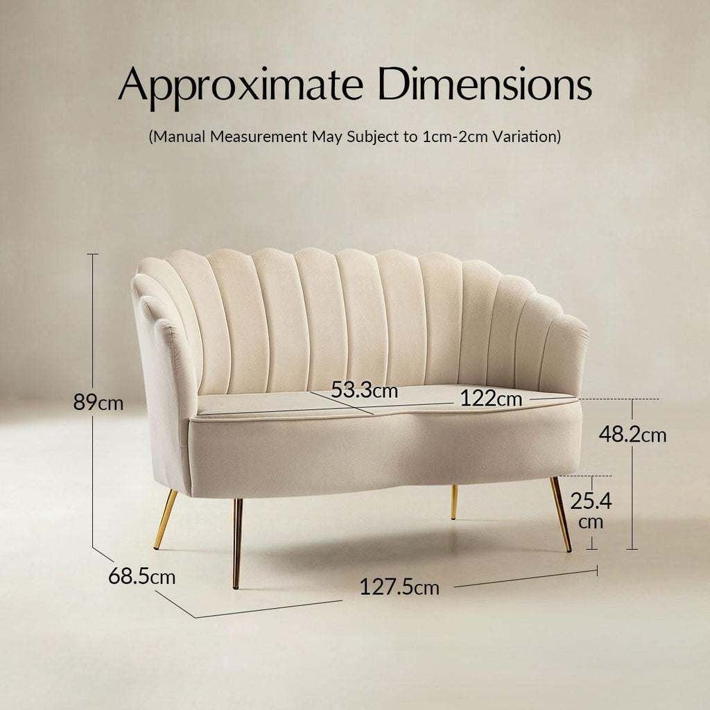 Ariel 2-Sitzer-Sofa aus Samt mit Muschelsilhouette und goldfarbenen Beinen