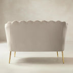 Ariel 2-Sitzer-Sofa aus Samt mit Muschelsilhouette und goldfarbenen Beinen
