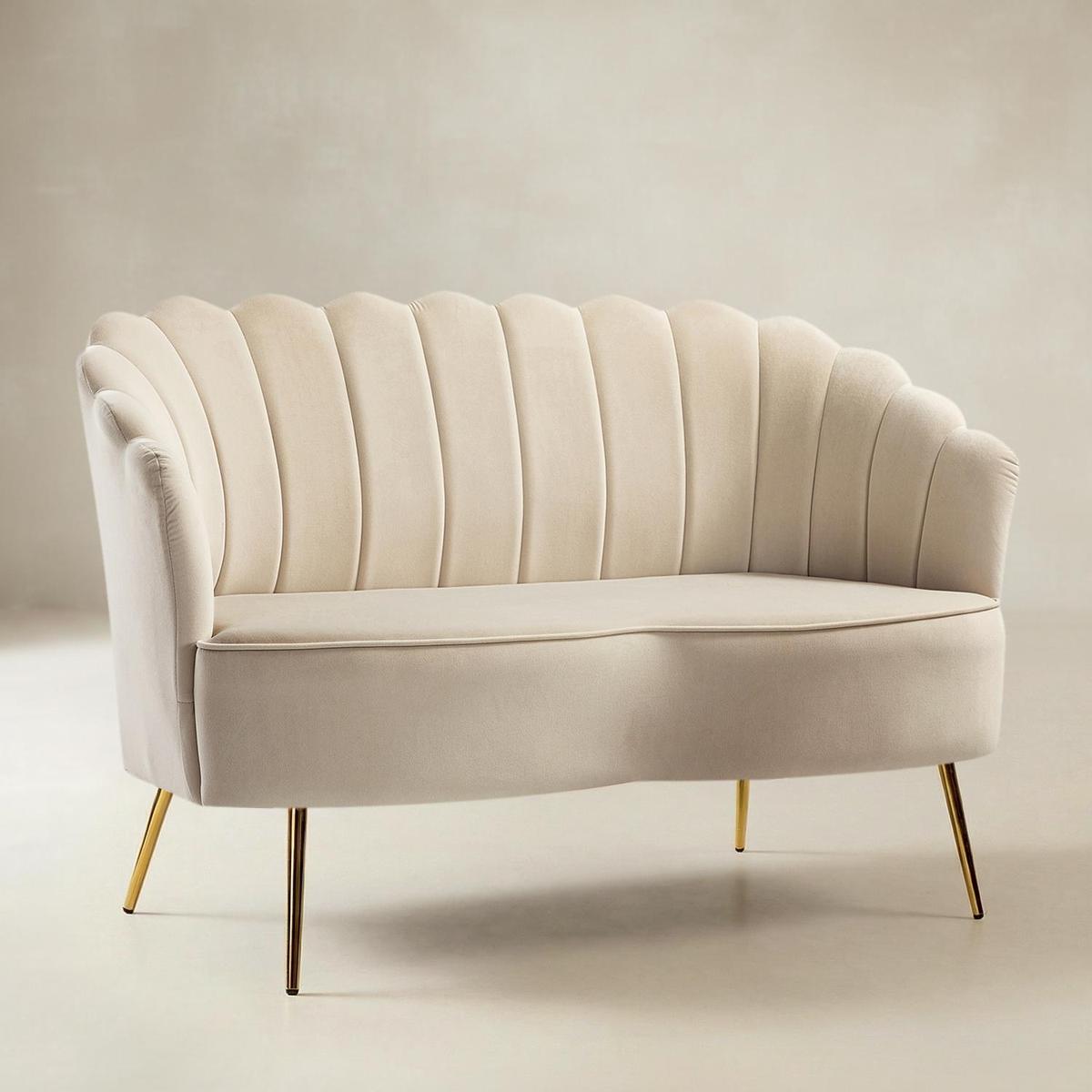 Ariel 2-Sitzer-Sofa aus Samt mit Muschelsilhouette und goldfarbenen Beinen