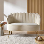 Ariel 2-Sitzer-Sofa aus Samt mit Muschelsilhouette und goldfarbenen Beinen