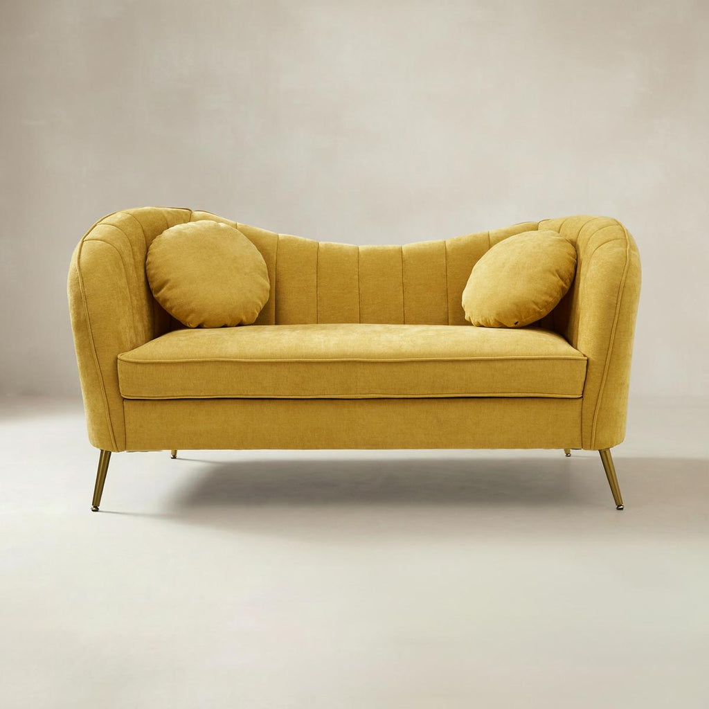 Emilio 2-Sitzer-Stoffsofa mit goldenen Beinen &amp; weichen Kissen