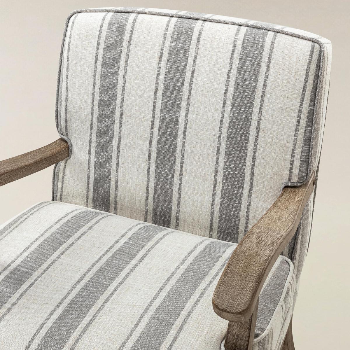 Randolph Eleganter Sessel im Landhausstil mit Massivholz-Armlehnen
