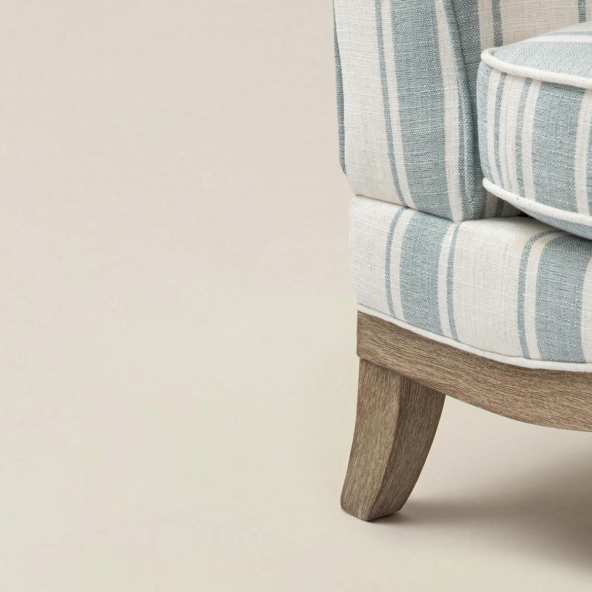 Randolph Eleganter Sessel im Landhausstil mit Massivholz-Armlehnen