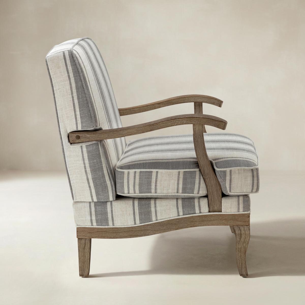 Randolph Eleganter Sessel im Landhausstil mit Massivholz-Armlehnen