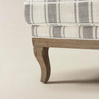 Randolph Eleganter Sessel im Landhausstil mit Massivholz-Armlehnen