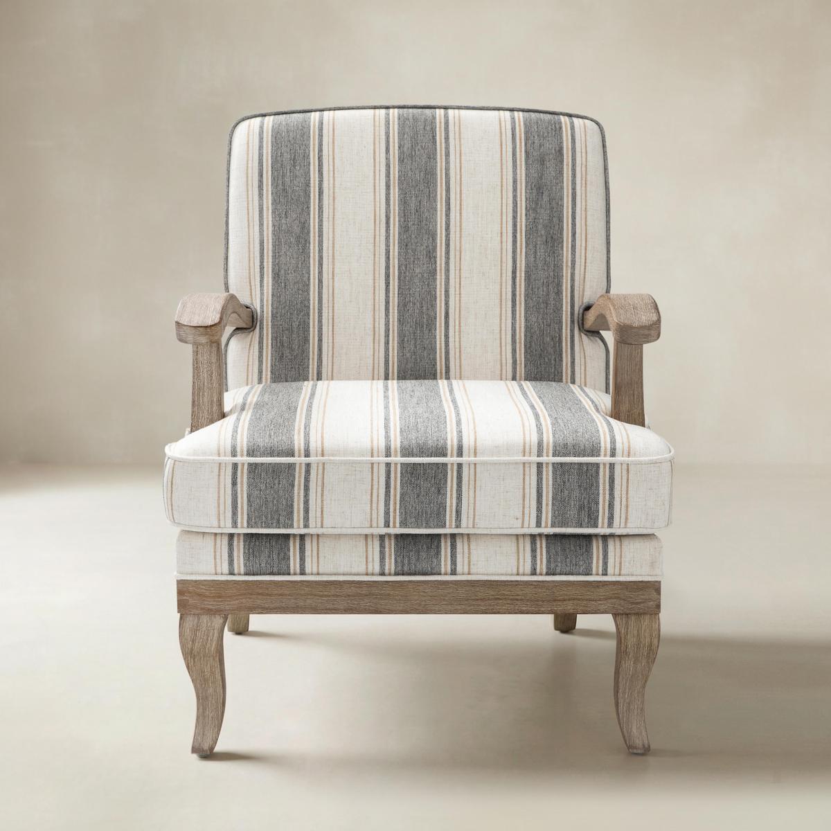 Randolph Eleganter Sessel im Landhausstil mit Massivholz-Armlehnen