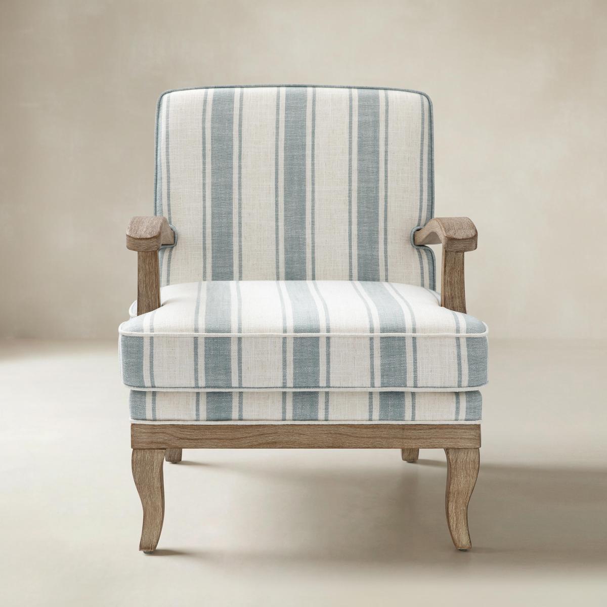 Randolph Eleganter Sessel im Landhausstil mit Massivholz-Armlehnen