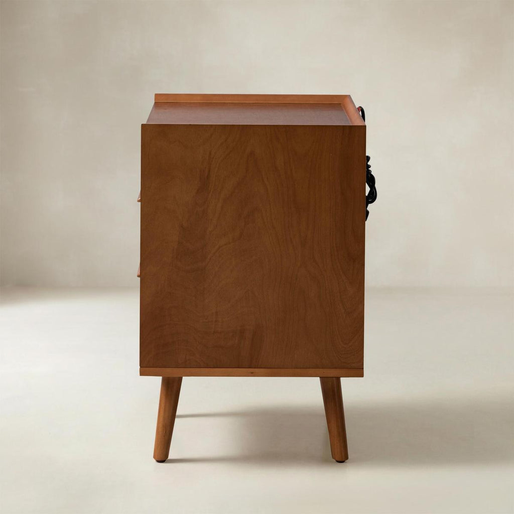 Janet Mid-Century-Nachttisch mit 3 Schubladen und Ladestation