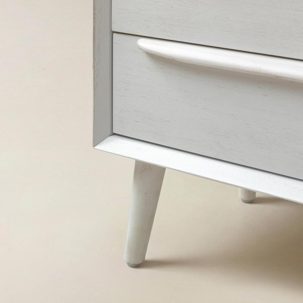 Lilian Mid-Century-Nachttisch mit Ladestation & Ablage