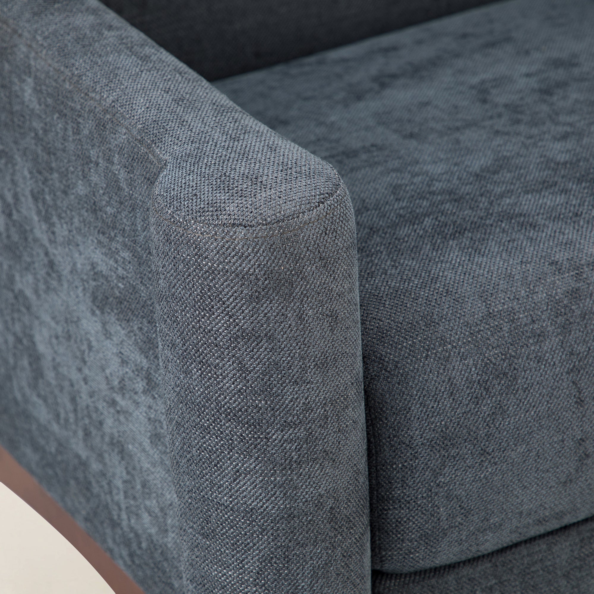 Dietmar Mid-Century-Sessel im Vintage-Stil mit komfortablem Design