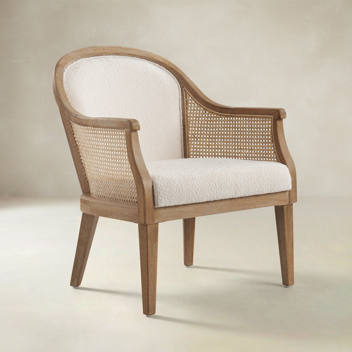 Audrey Landhaus-Sessel aus Rattan und Massivholz