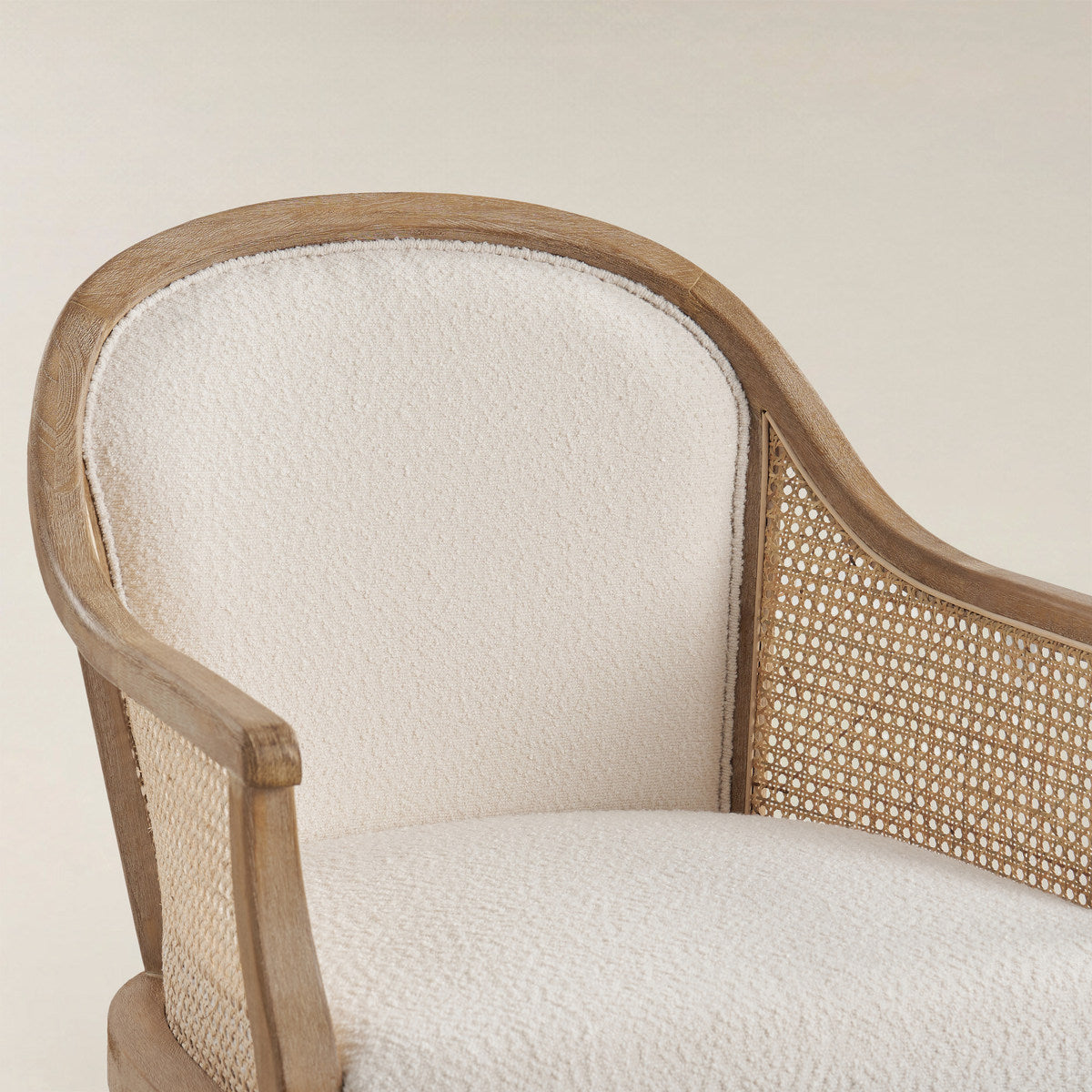 Audrey Landhaus-Sessel aus Rattan und Massivholz