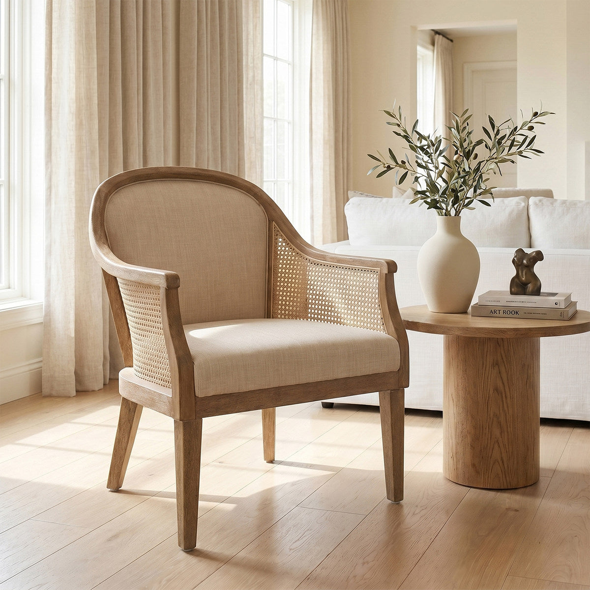 Audrey Landhaus-Sessel aus Rattan und Massivholz