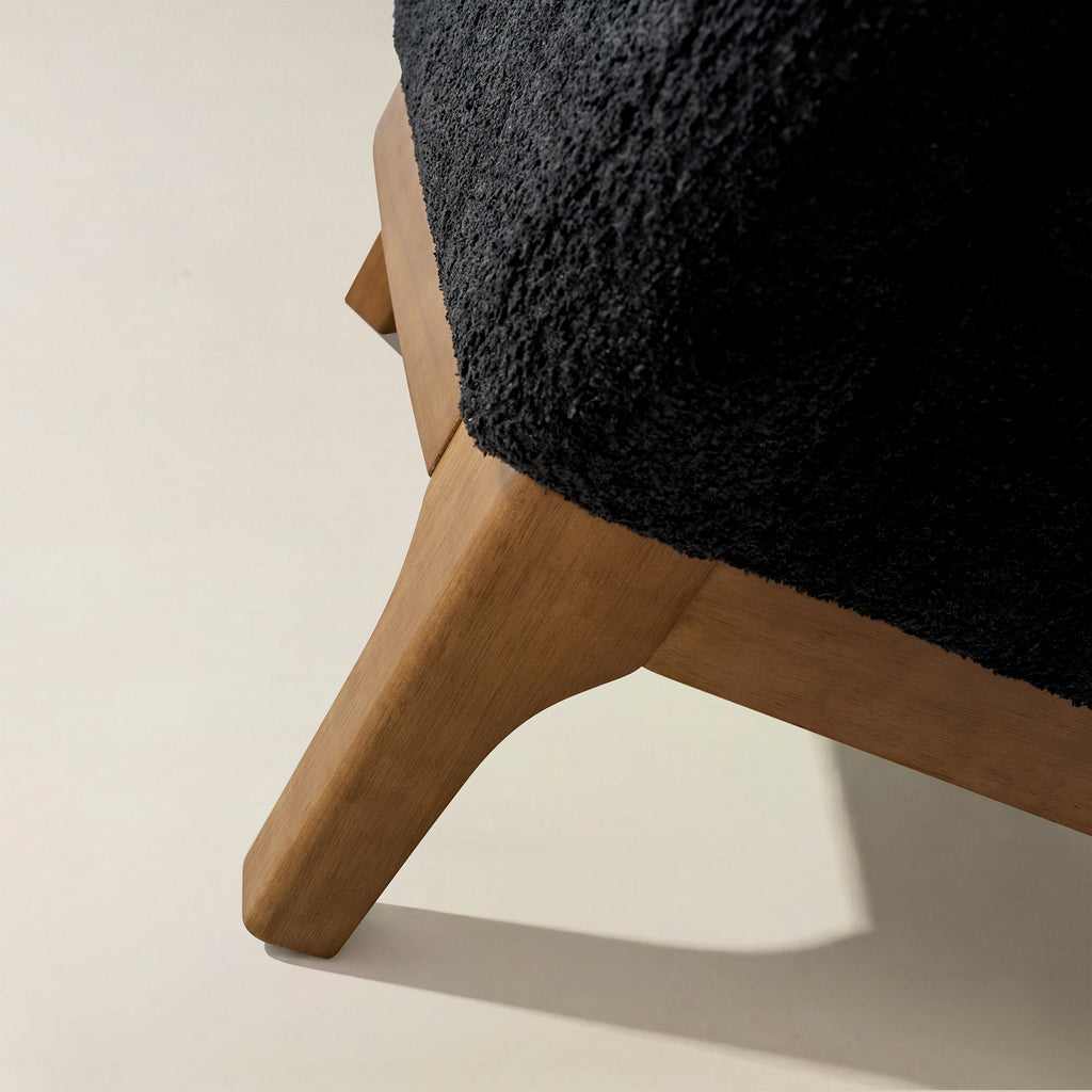 August Bouclé Moderner Sessel im Tonnendesign