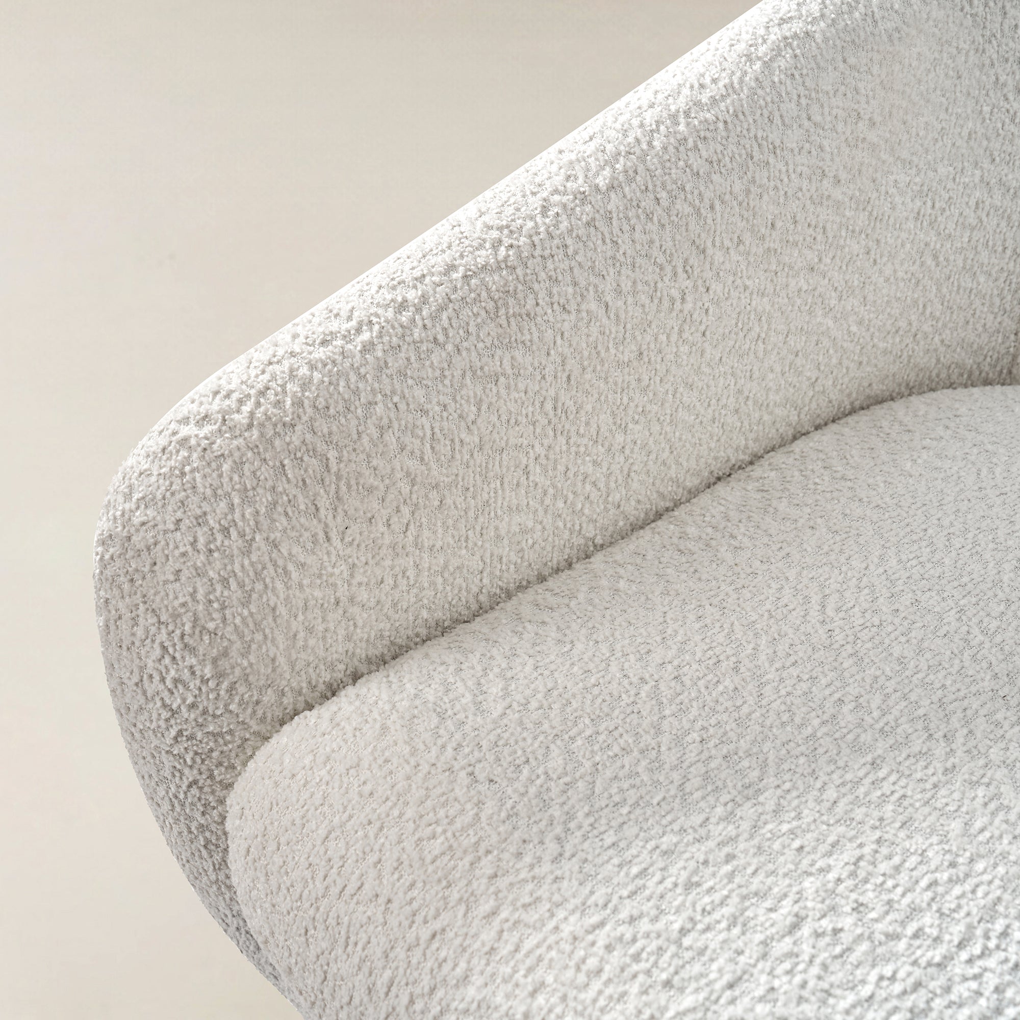 August Bouclé Moderner Sessel im Tonnendesign