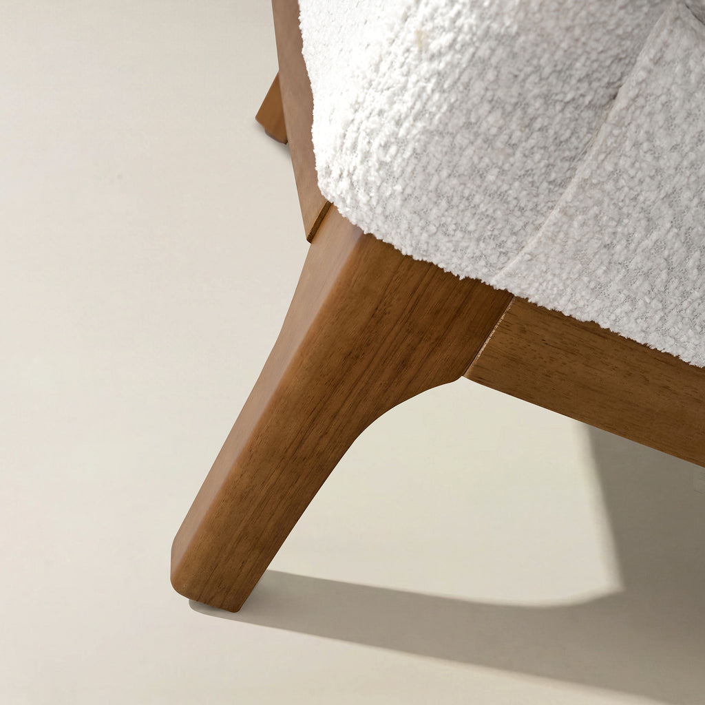 August Bouclé Moderner Sessel im Tonnendesign