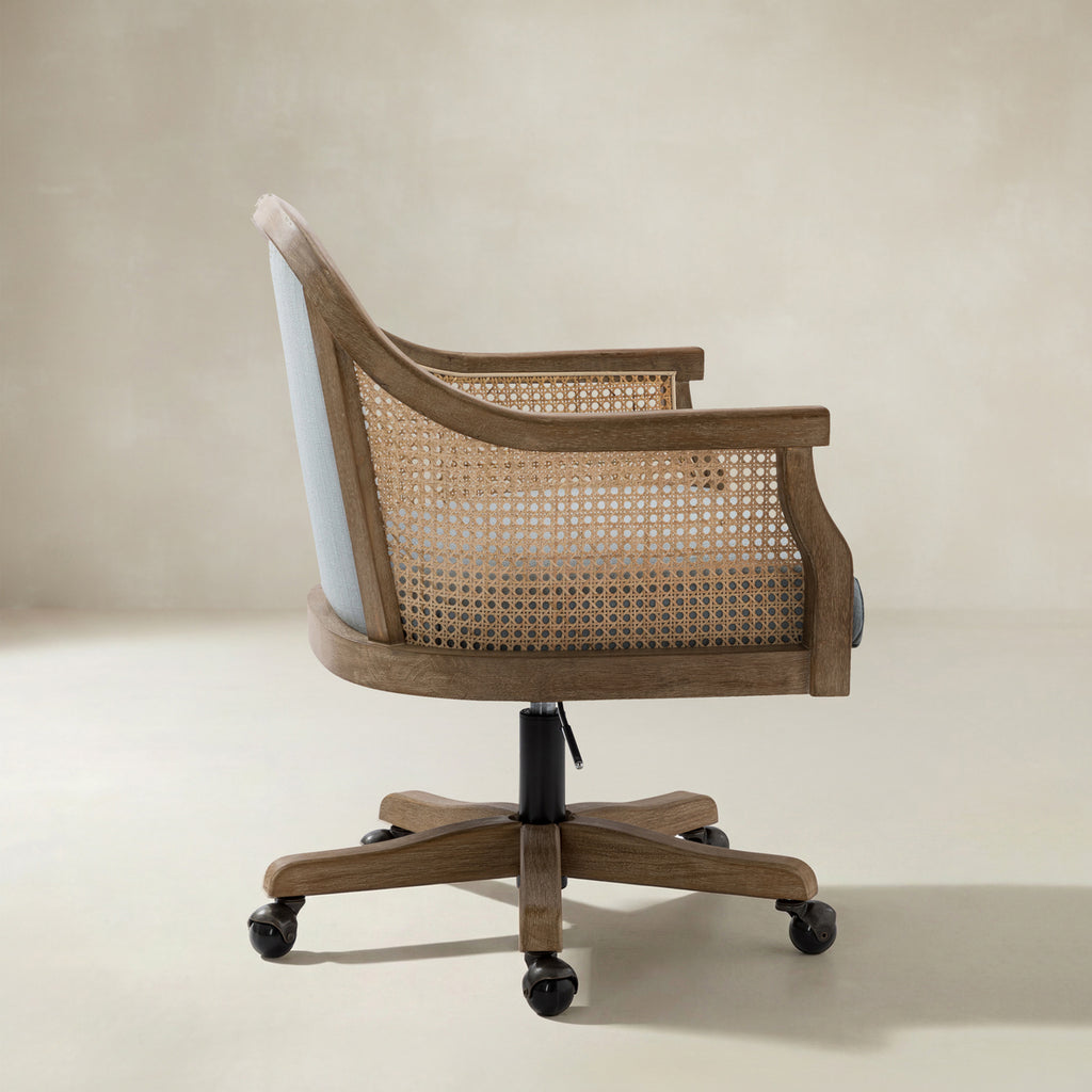Audrey Rattan-Bürostuhl mit Drehfuß & geschwungenem Sitzdesign