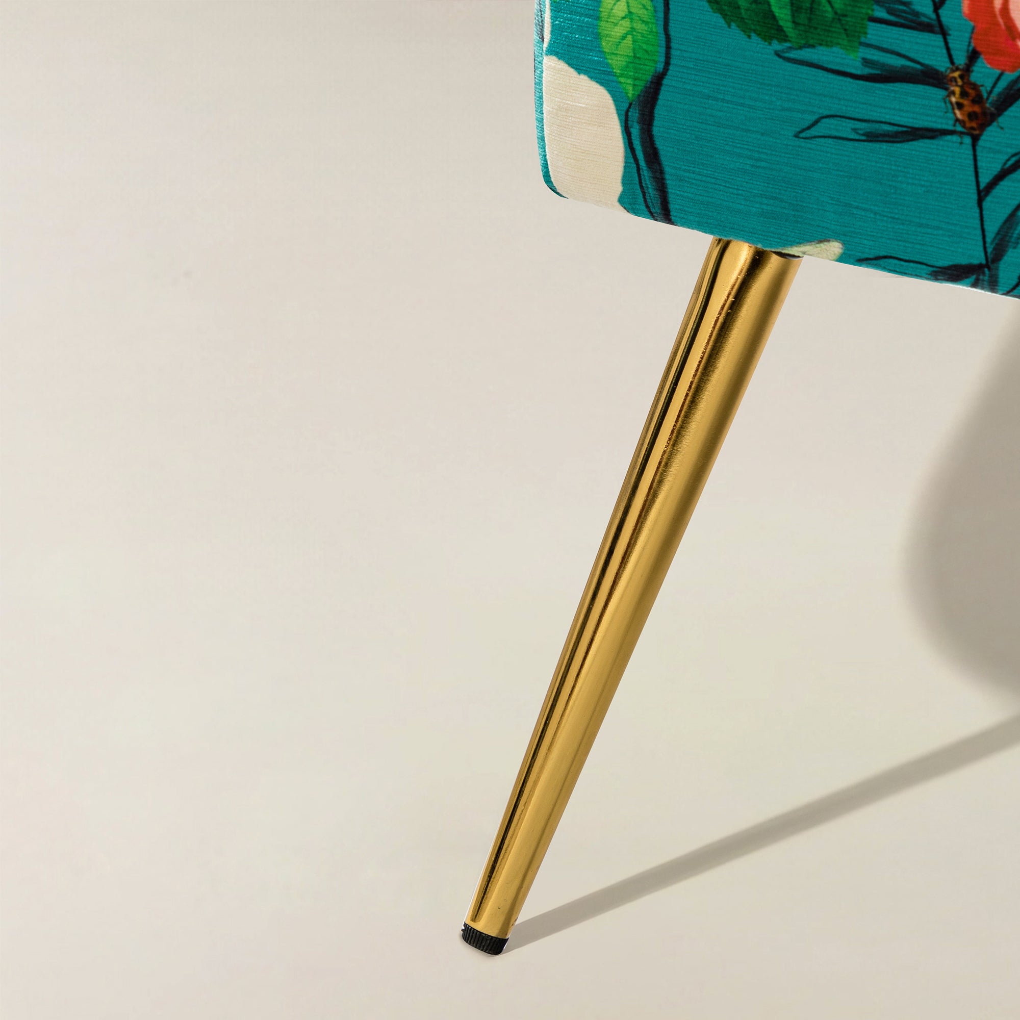 Coraline 2-Sitzer-Sofa mit Blumenmuster und Knopfheftung