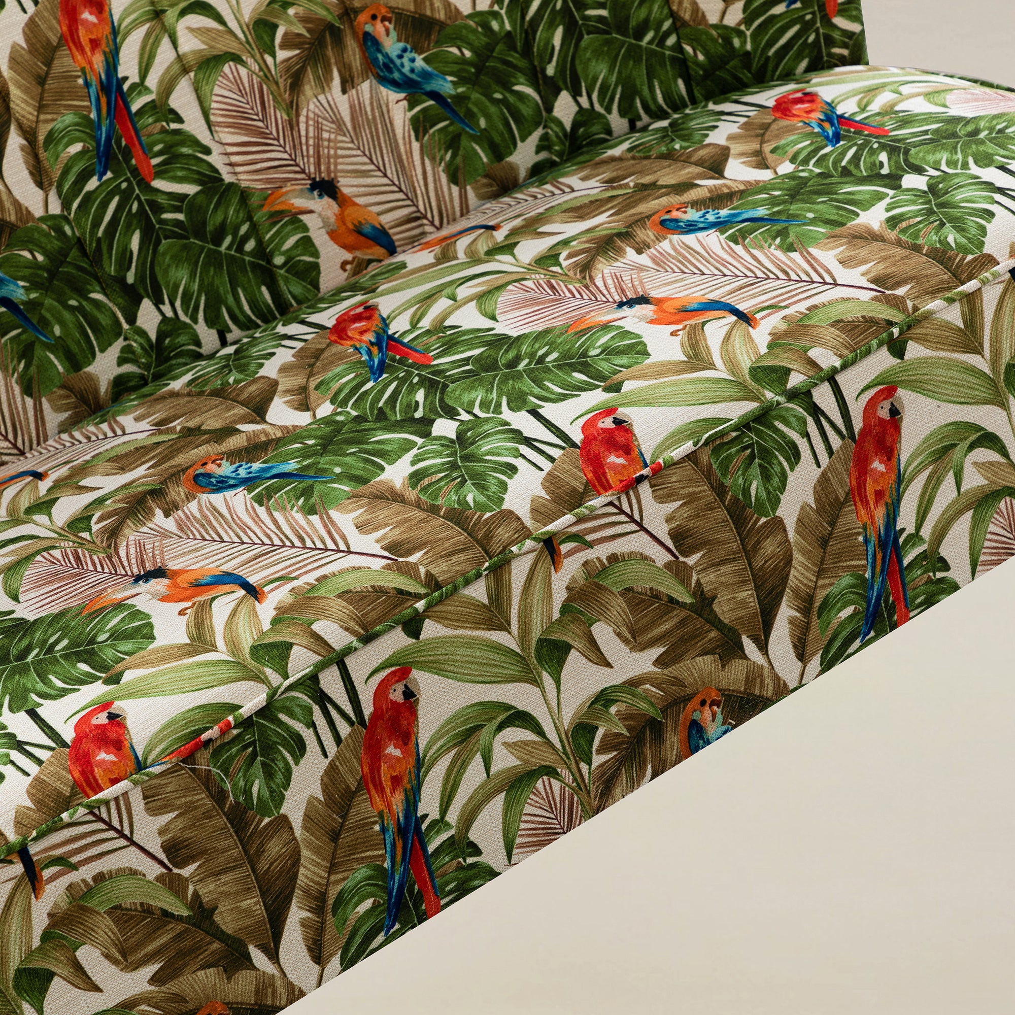Coraline 2-Sitzer-Sofa mit Blumenmuster und Knopfheftung