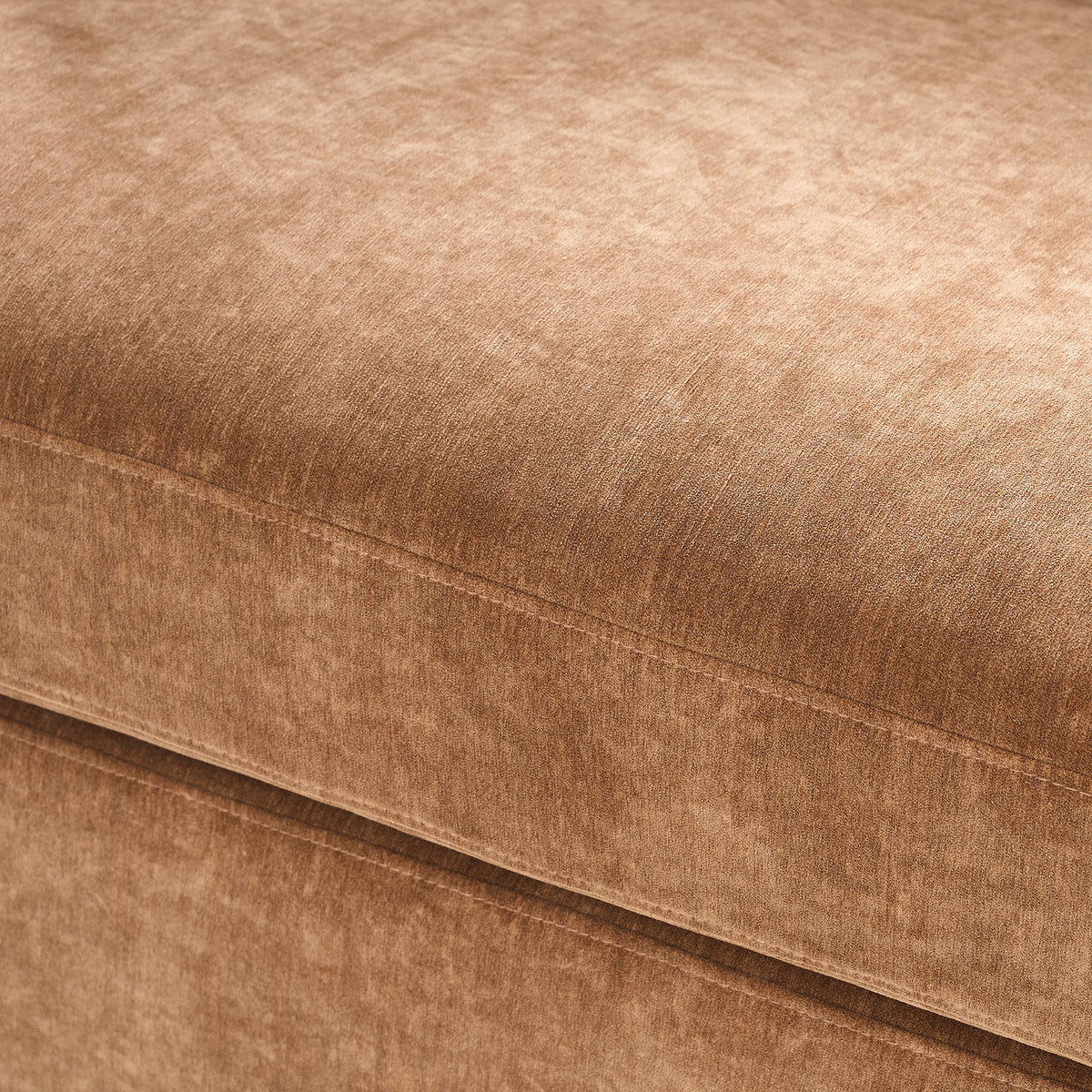 Rod Modernes 2-Sitzer-Sofa mit geschwungener Silhouette