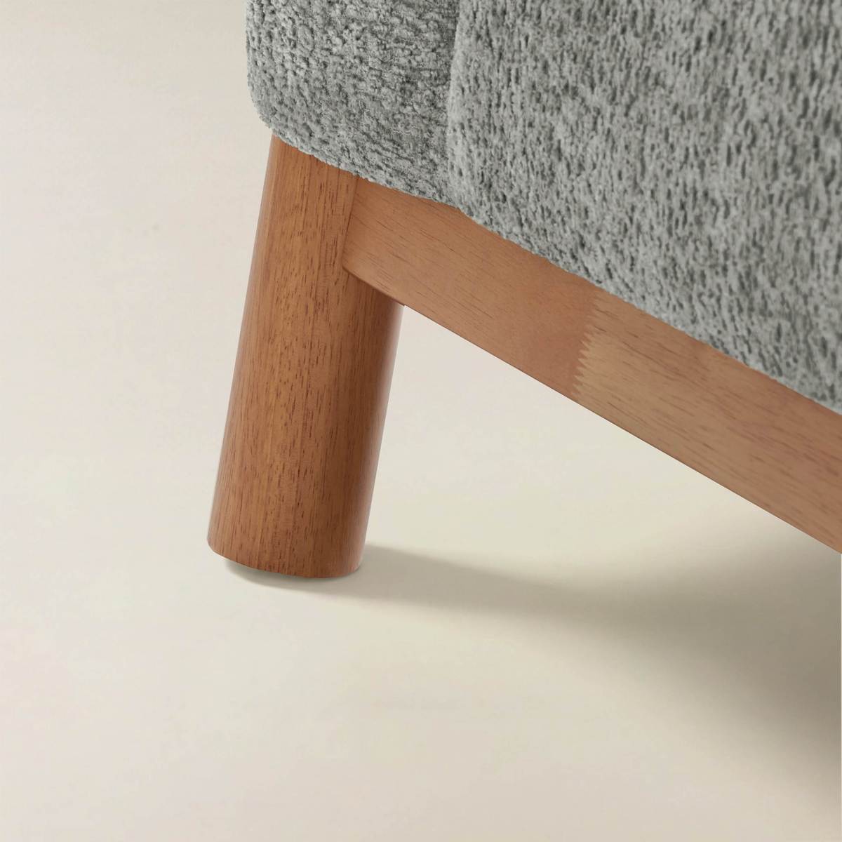 Diego Modernes Sofa mit niedrigem Profil und tiefer Polstersitzfläche