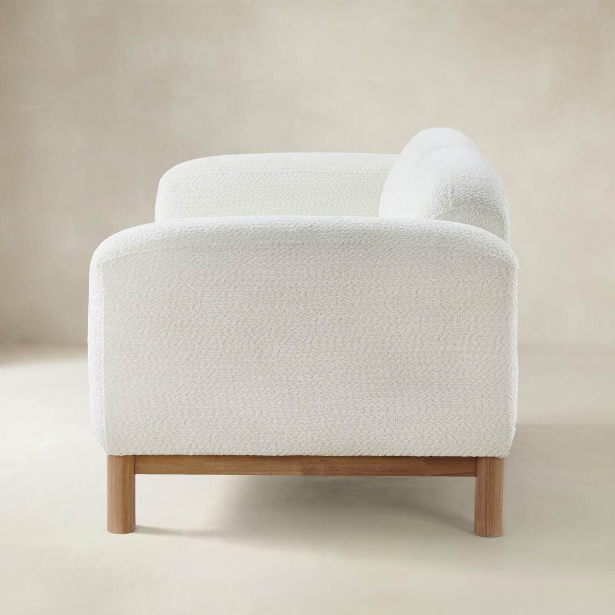 Diego Modernes Sofa mit niedrigem Profil und tiefer Polstersitzfläche