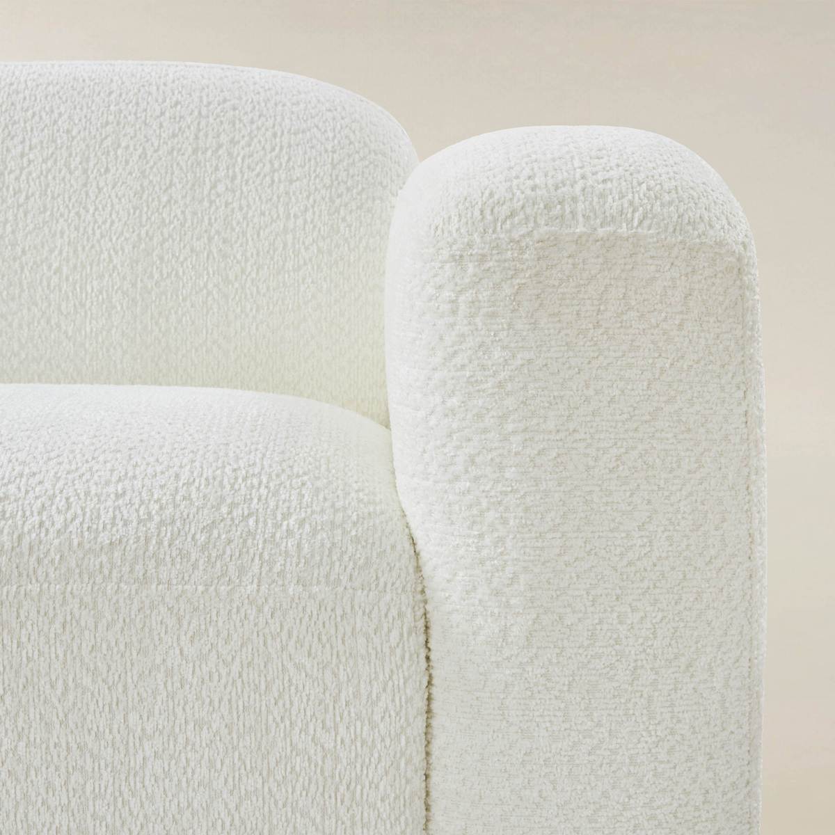 Diego Modernes Sofa mit niedrigem Profil und tiefer Polstersitzfläche