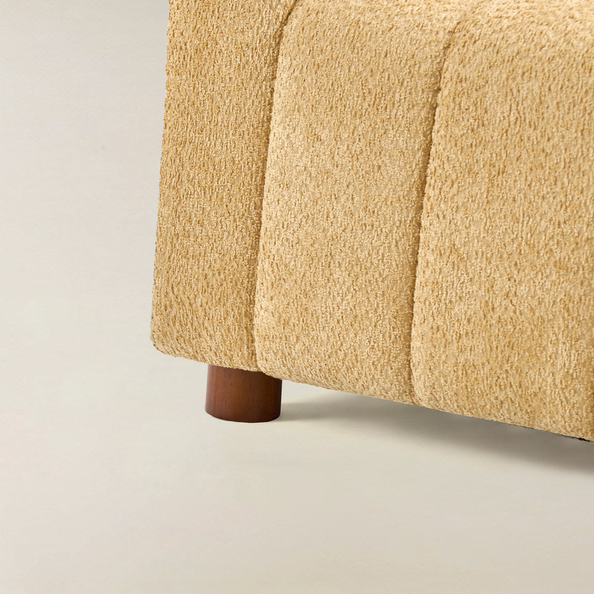 Botham Bouclé Sofa mit verdeckten flachen Beinen