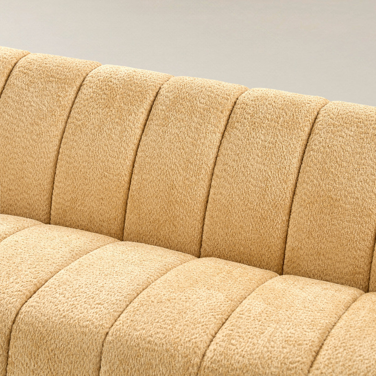 Botham Bouclé Sofa mit verdeckten flachen Beinen