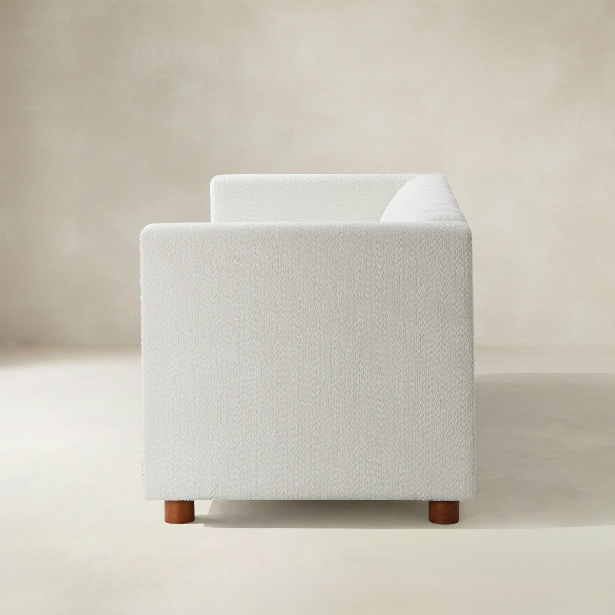 Botham Bouclé Sofa mit verdeckten flachen Beinen