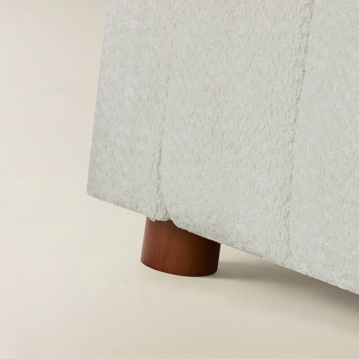 Botham Bouclé Sofa mit verdeckten flachen Beinen