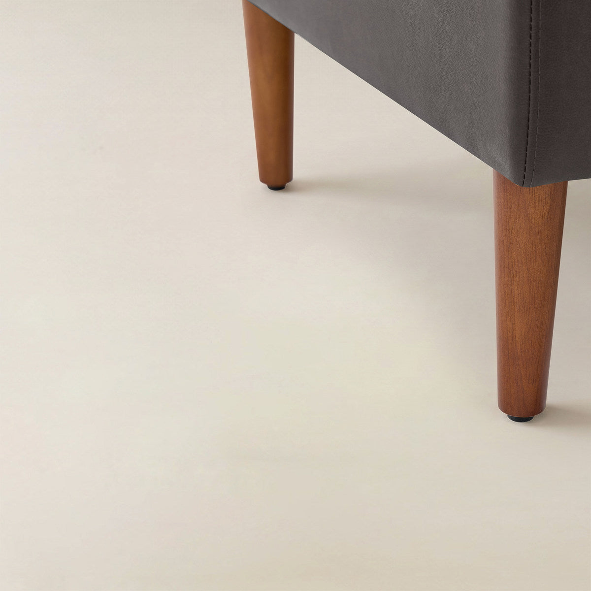 Eleutheria Mid-Century Zweisitzer-Sofa mit Knopfheftung