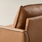 Lira Mid-Century 2-Sitzer aus veganem Leder mit Massivholzbeinen