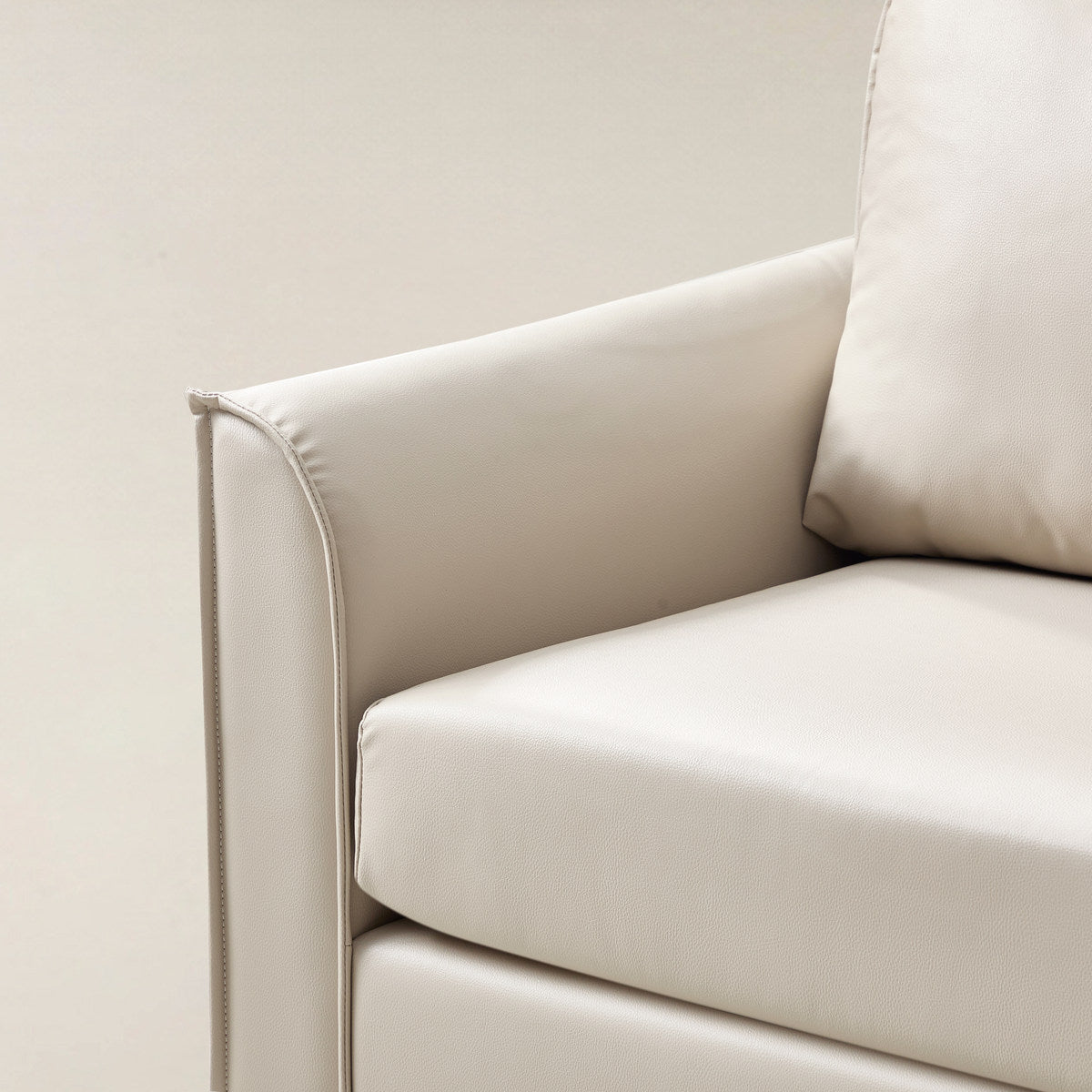 Lira Mid-Century 2-Sitzer aus veganem Leder mit Massivholzbeinen
